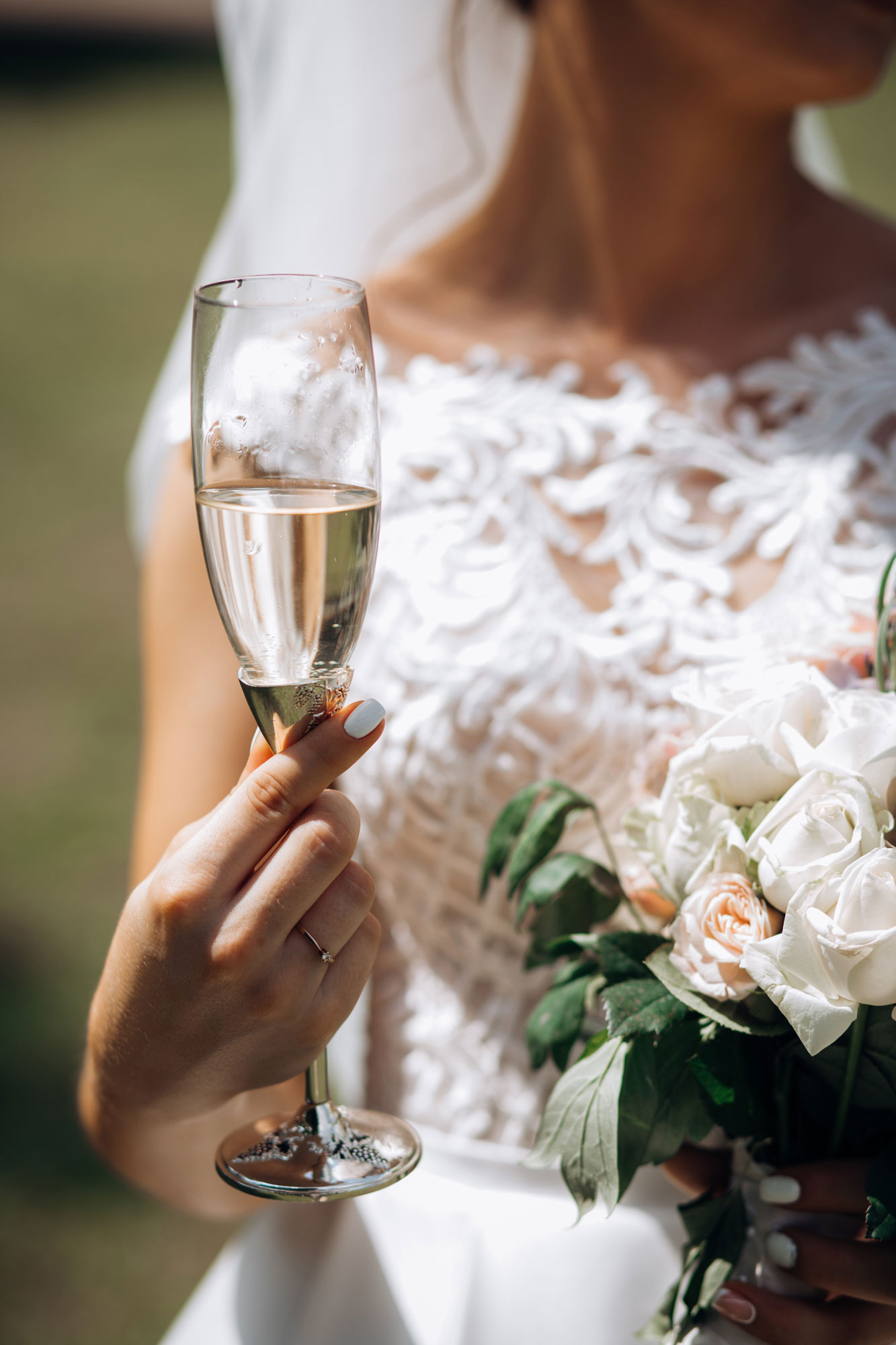 Braut-mit-Sekt Sektempfang Hochzeit